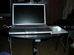 Стол для ноутбука